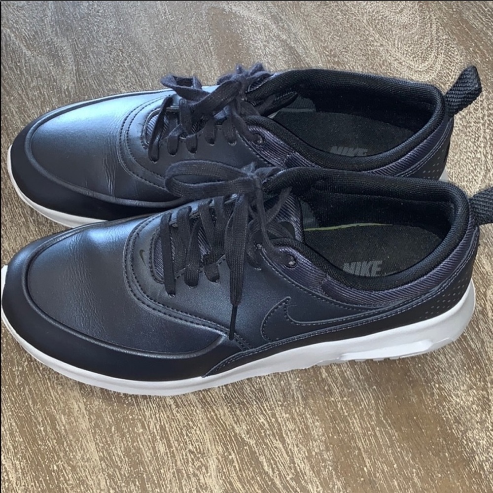 (SOLD) Women’s Black Nike Shoes